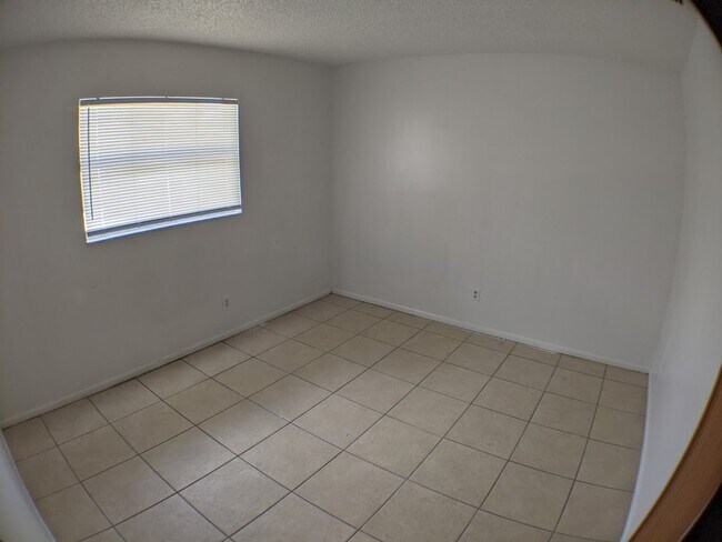 Building Photo - 3 Bedroom, 2 Bathrooms Apartment with Water View