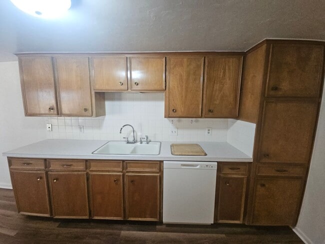 Building Photo - Updated Townhome with Upgrades