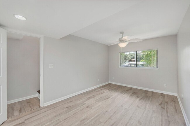 Building Photo - 200 White St