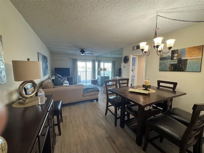 Building Photo - 95 N Birch Rd