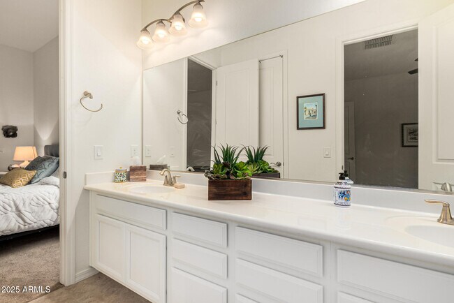 Building Photo - 17826 W Gold Poppy Way