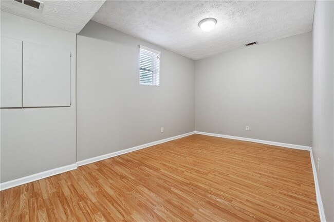 Building Photo - 2684 Forest Way NE