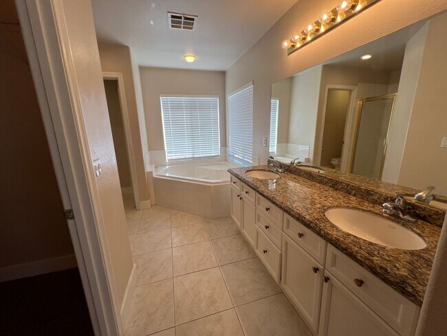 Building Photo - RENOVATED HOME IN GATED SUMMERLIN COMMUNITY!