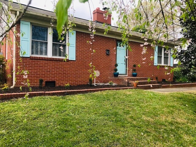 Primary Photo - 212 Evans St