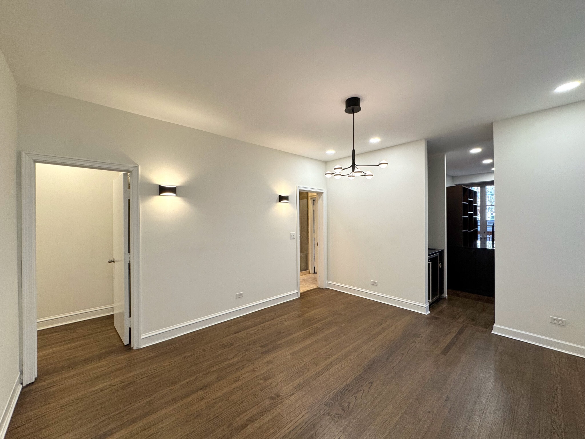 Building Photo - 1406 W Thorndale Ave