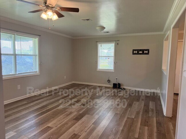 Building Photo - 160 Ebony Dr