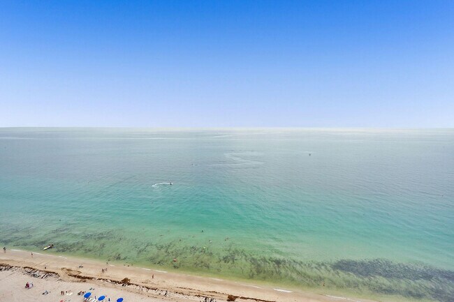 Building Photo - 4020 Galt Ocean Dr