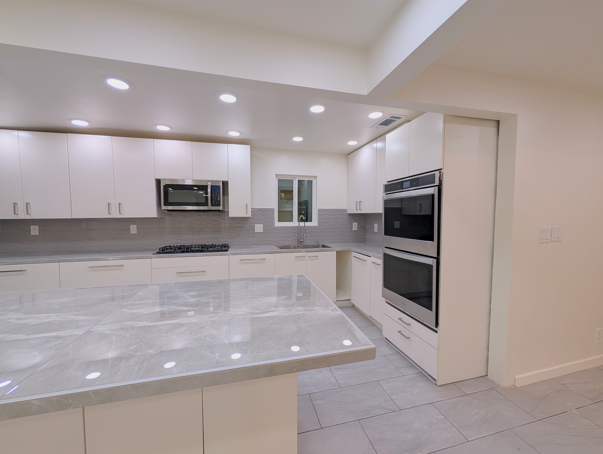 Building Photo - 18700 Collins St