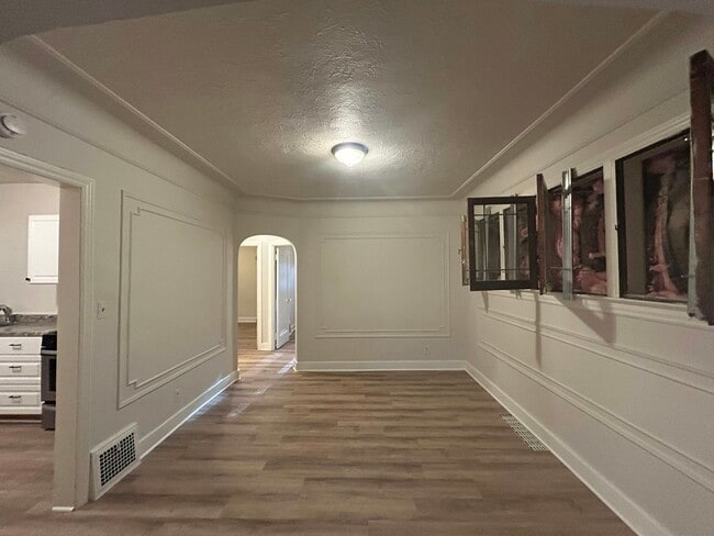 Building Photo - 4401 Buckingham