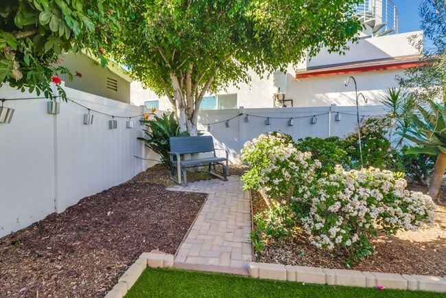 Building Photo - ***VACATION HOME AVAILABLE FROM FEBRUARY 1ST- OCTOBER 31ST*** MONTH TO MONTH