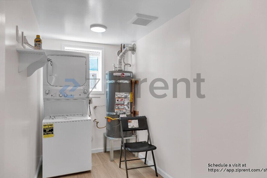 Building Photo - 860 Olive Ave