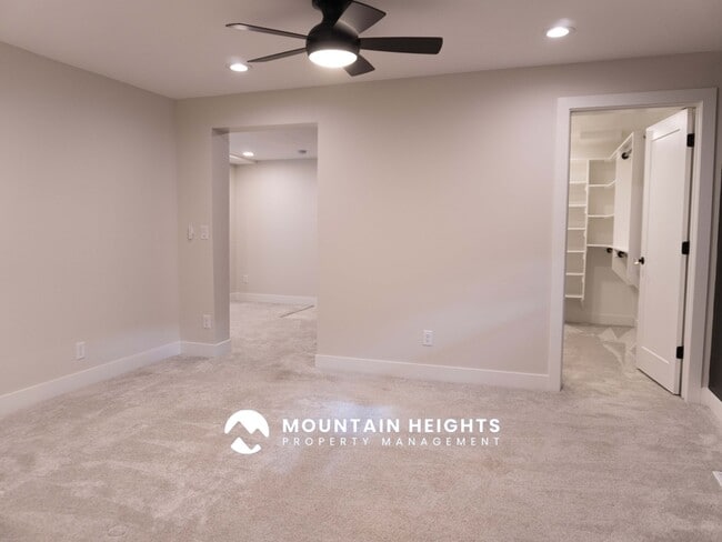 Building Photo - 8589 Kings Hill Dr