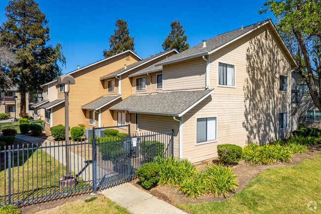 Building Photo - Riverstone Apartments