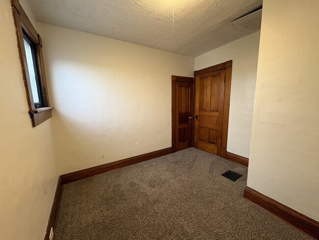 Building Photo - 211 S Morton St