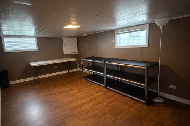 Building Photo - 8201 S Homan Ave