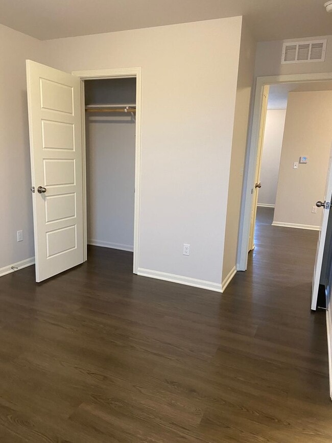 Building Photo - Modern Spring Hill Living | 3 Bed, 2.5 Bath Home with Loft, Open Floor Plan & Privacy Fence!