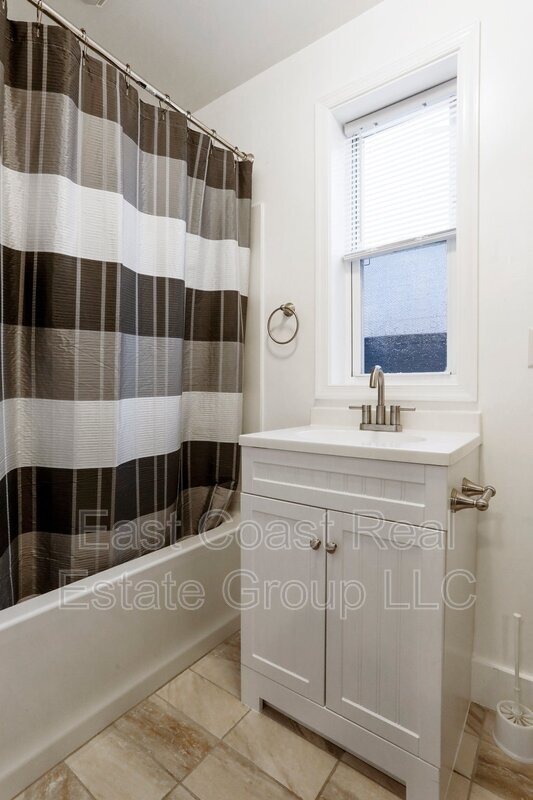 Building Photo - 207 N Mulberry St