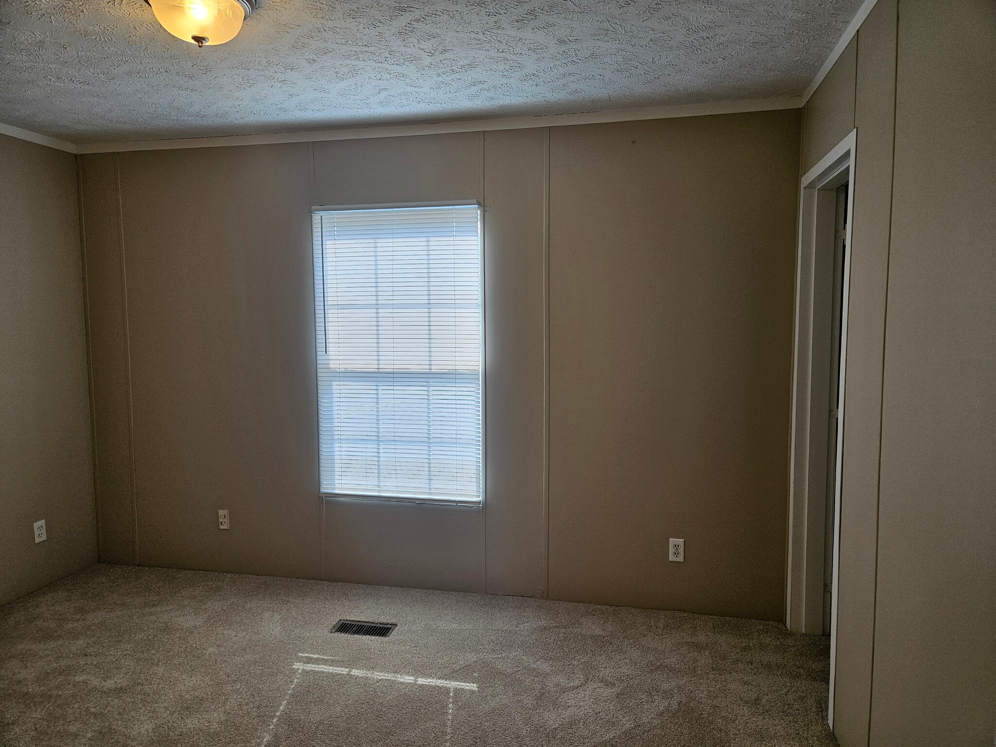 Building Photo - 60 Lynnwood Cir