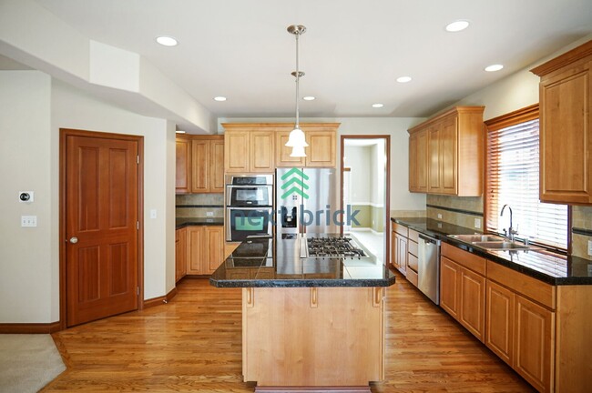 Building Photo - Stunning 3-Bedroom, 3.5-Bathroom Home in Desirable Woodinville