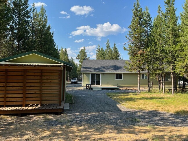 Building Photo - 17447 Auklet Dr