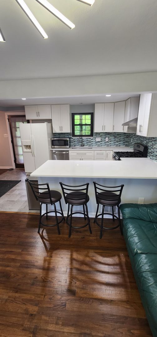 Primary Photo - Luxury 3-Bedroom, 1-Bathroom House in Broo...