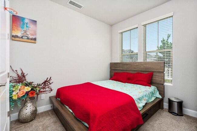 Building Photo - Copper River Canvas on the Bluffs! 4B/3BA ...
