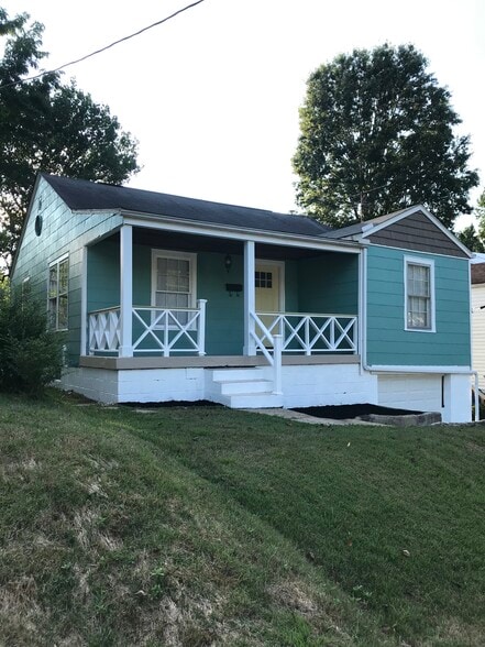 Building Photo - 227 Green Oak Dr