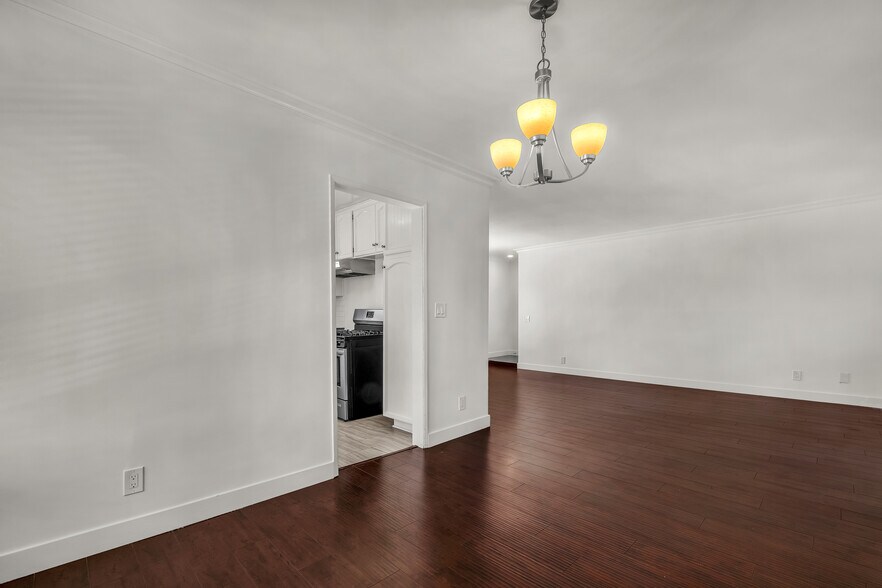 Building Photo - 248 N Rexford Dr