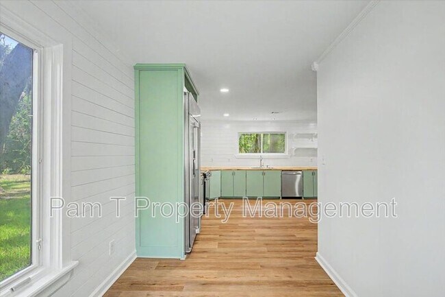 Building Photo - 106 Holcomb St