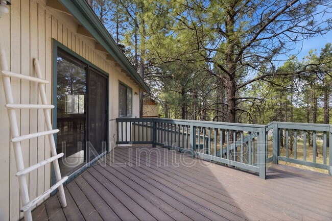 Building Photo - 1410 Inverrary Way