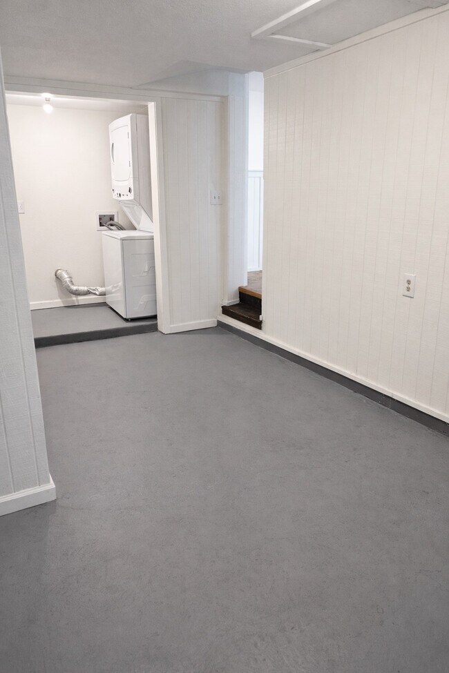 Building Photo - 117 Sylvia St