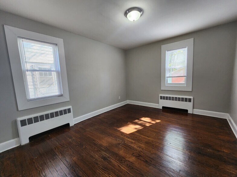 Building Photo - 383 Newhall St