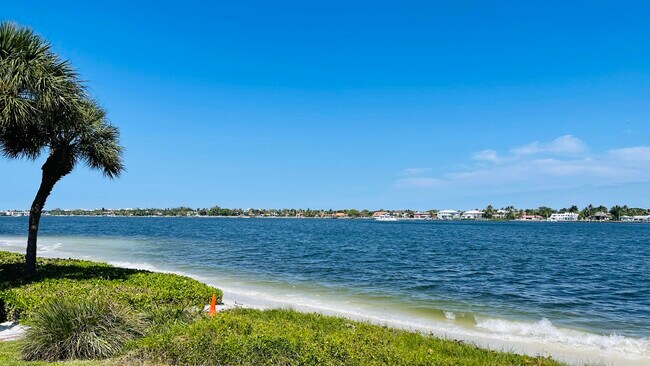 Building Photo - 107 Half Moon Cir