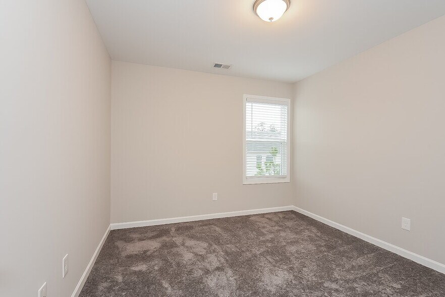 Building Photo - 19 Celtic Ct