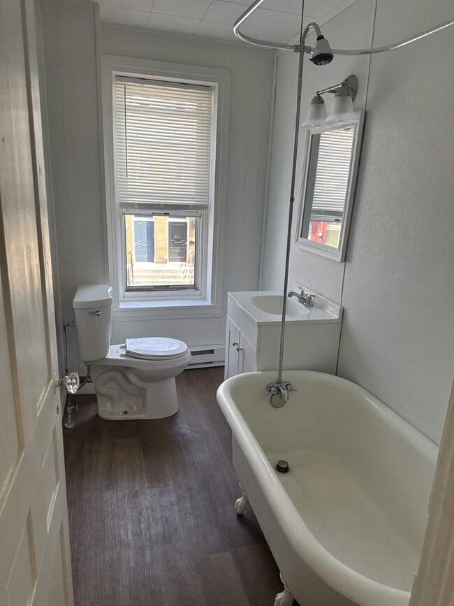 Building Photo - 368 E Philadelphia St