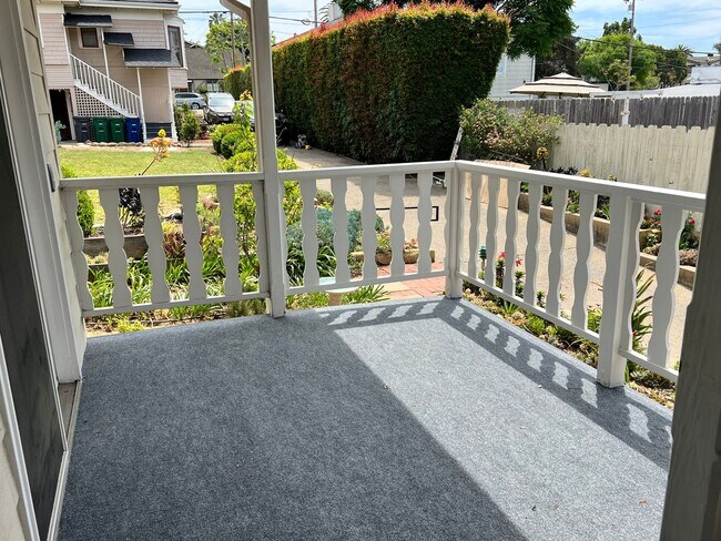 Building Photo - 118 W Pedregosa St