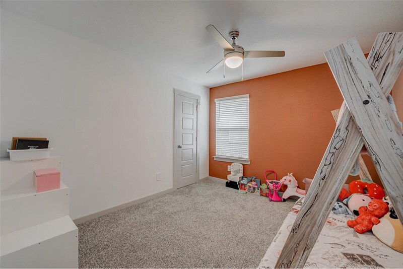 Building Photo - 302 Dusty Bridle Ln
