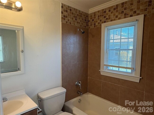 Building Photo - 2203 Highland St