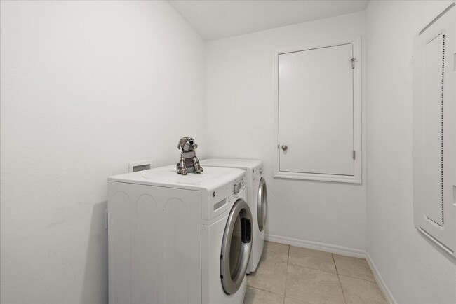 Building Photo - 8959 Cascade Price Cir