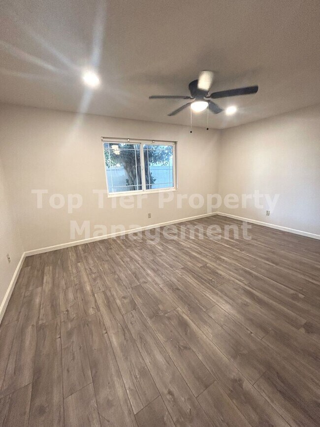 Building Photo - Beautiful 4 Bed/2 Bath House in Central Oceanside - Available NOW***