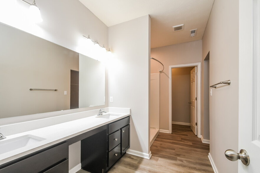 Building Photo - 2255 Silver Spoon Dr