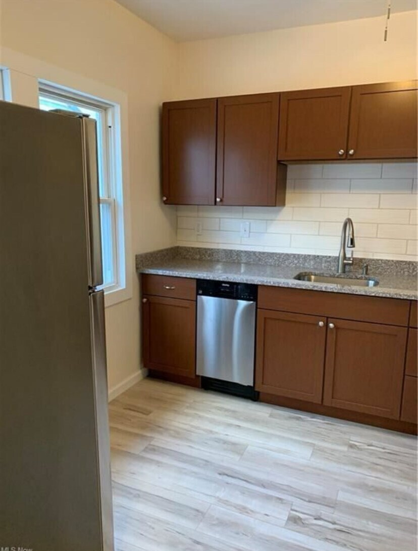 Building Photo - 2077 Lewis Dr