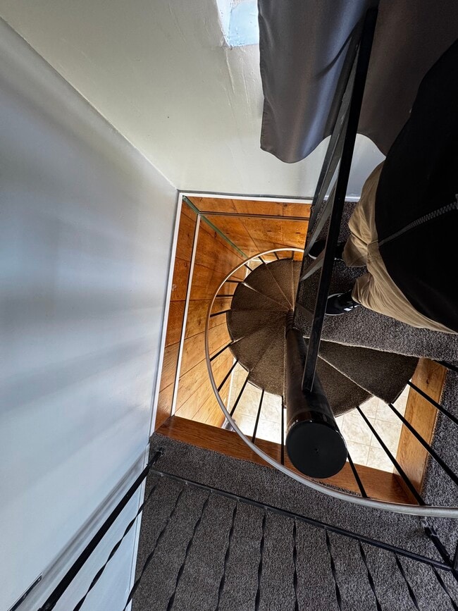 Building Photo - 229 Philippine St