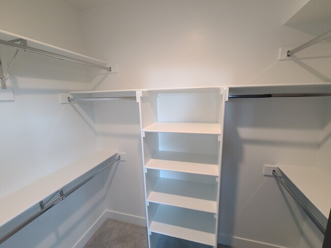 Master Walk-In - 1095 25th St