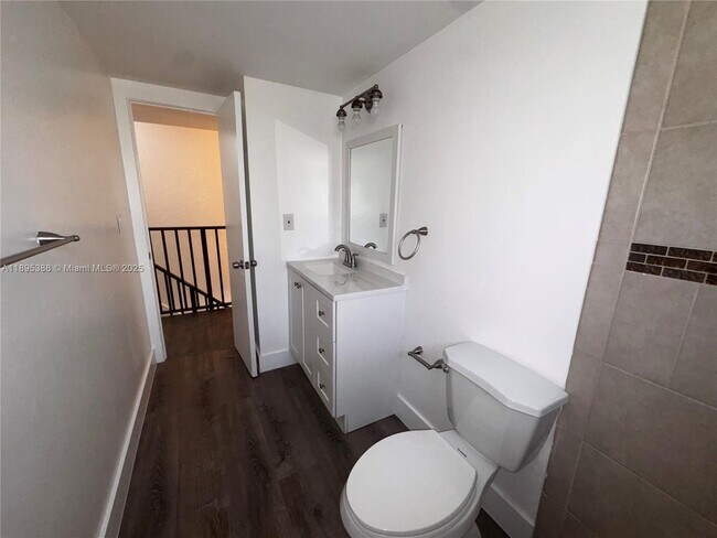 Building Photo - 8405 SW 137th Ave