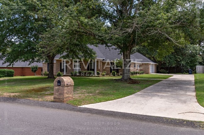 Building Photo - COMING SOON!!!   Beautiful 3 Bedroom/3 Bathroom Home in Semmes!
