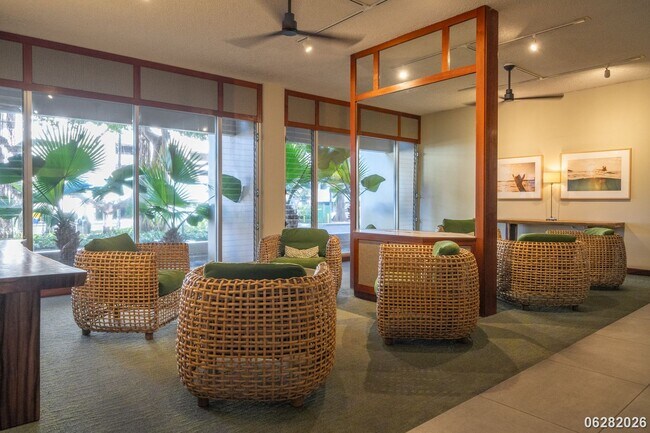 Building Photo - 2 Bd/2 Ba/1 Parking Condo in Banyan Tree Plaza, Honolulu