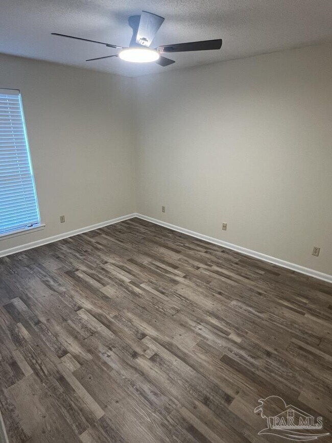 Building Photo - 4050 Claiborne Cir
