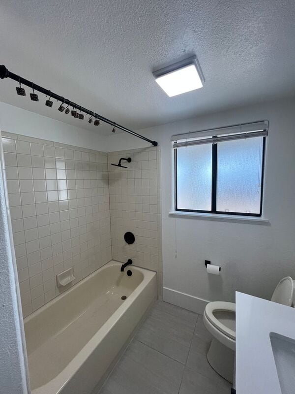 Building Photo - 22547 Cascade Dr