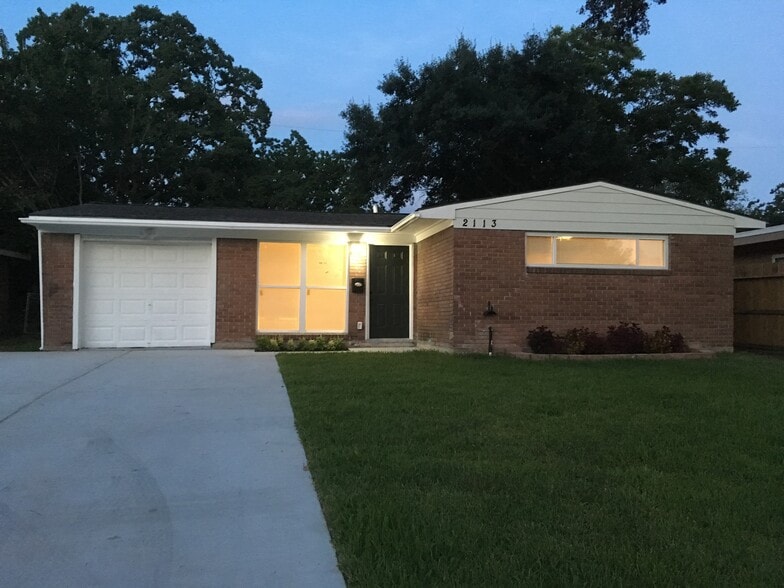 Building Photo - 2113 Raspberry Ln